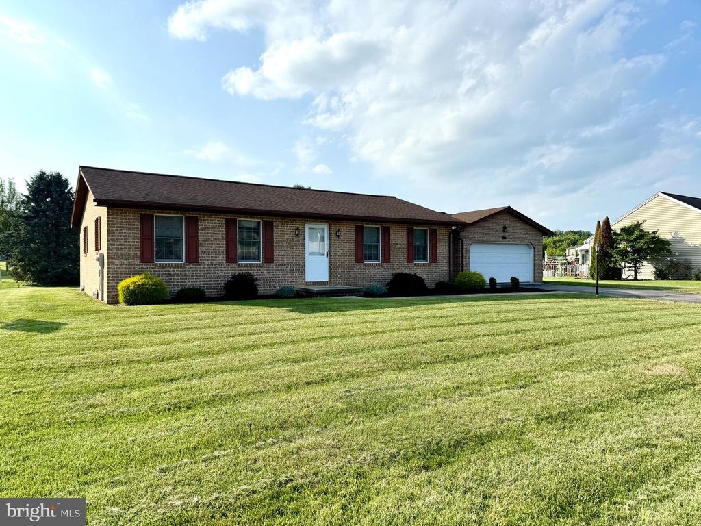 5165 GREENVILLAGE ROAD, Chambersburg, PA 17202