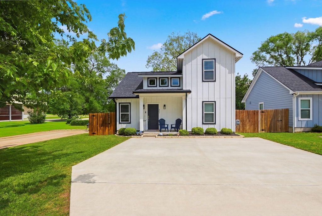 507 N Logan Avenue, Bryan, TX 77803