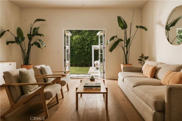1111 S Plymouth Boulevard, Los Angeles, CA 90019