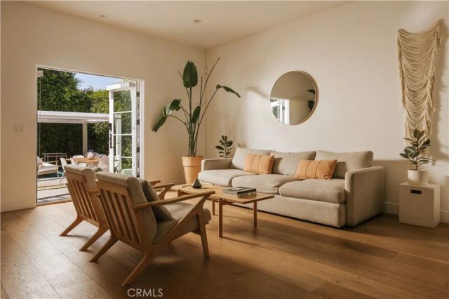 1111 S Plymouth Boulevard, Los Angeles, CA 90019