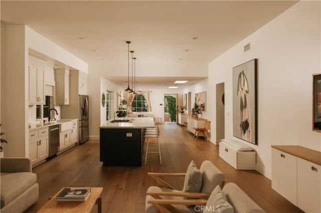 1111 S Plymouth Boulevard, Los Angeles, CA 90019