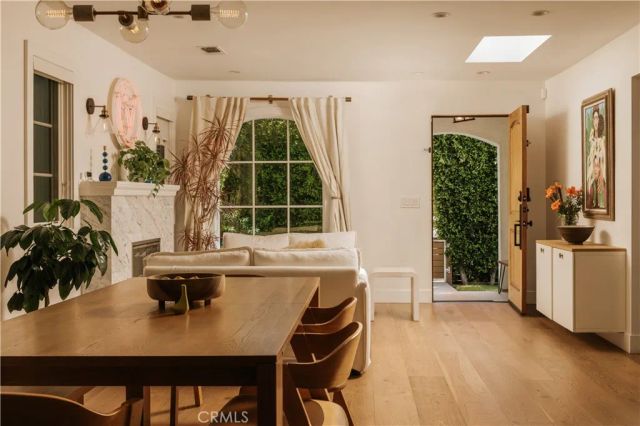 1111 S Plymouth Boulevard, Los Angeles, CA 90019