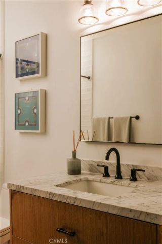 1111 S Plymouth Boulevard, Los Angeles, CA 90019