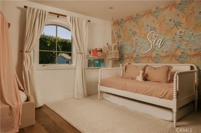 1111 S Plymouth Boulevard, Los Angeles, CA 90019