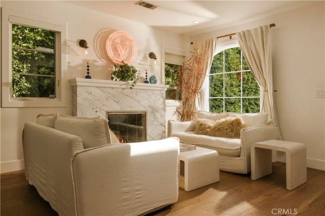 1111 S Plymouth Boulevard, Los Angeles, CA 90019