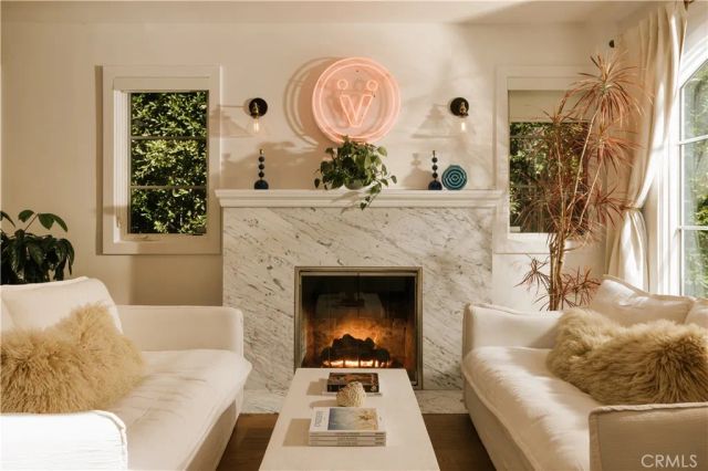 1111 S Plymouth Boulevard, Los Angeles, CA 90019