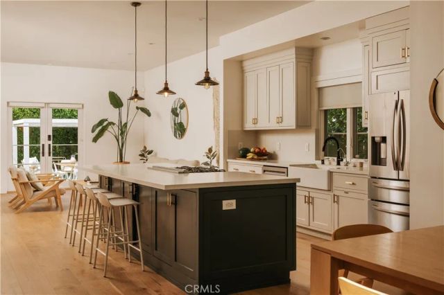 1111 S Plymouth Boulevard, Los Angeles, CA 90019