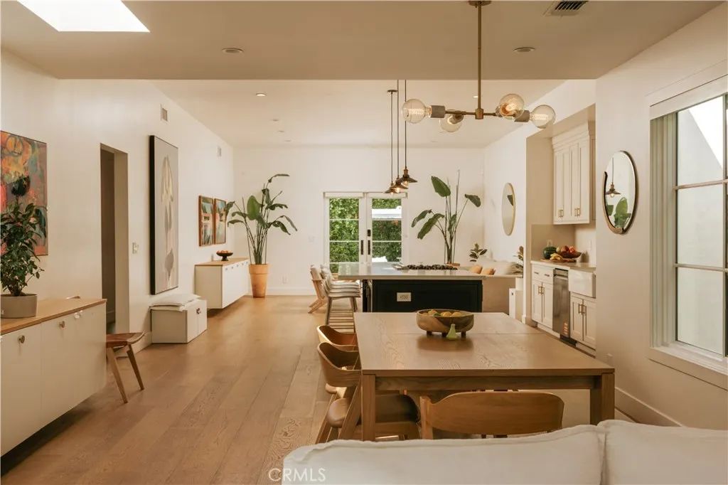 1111 S Plymouth Boulevard, Los Angeles, CA 90019
