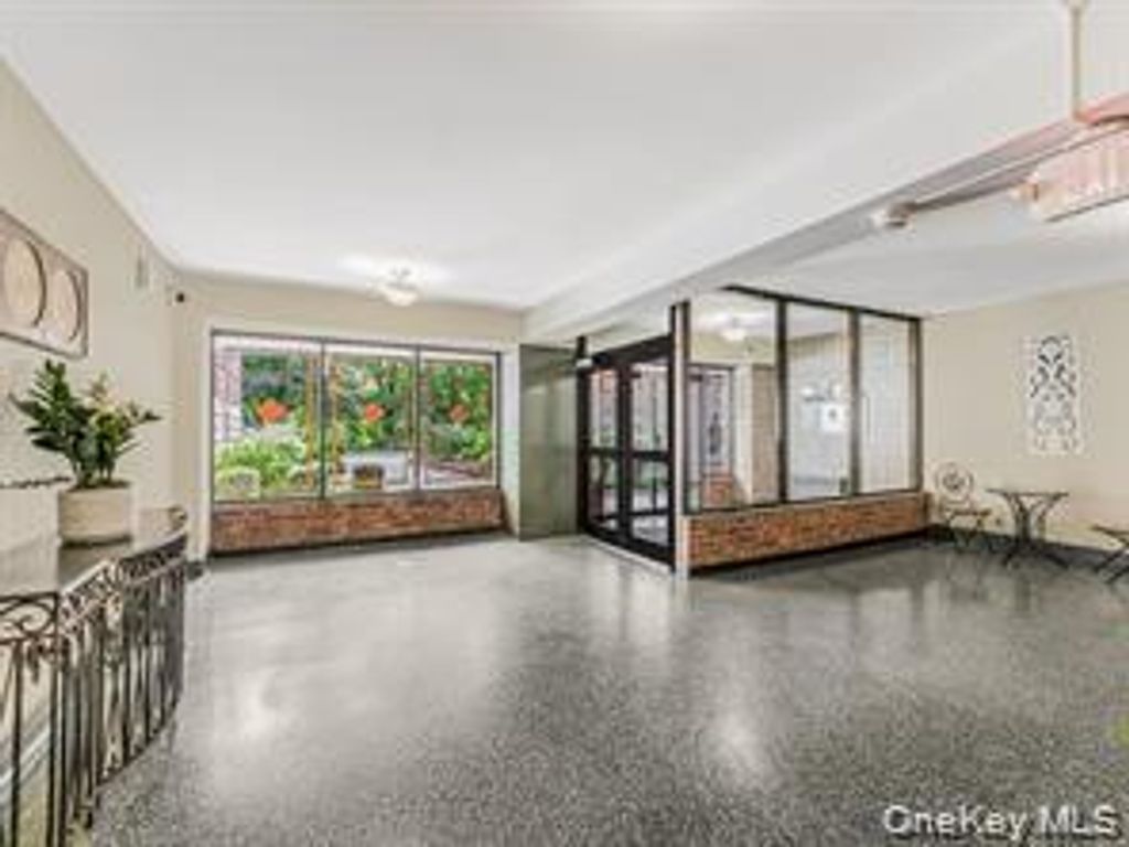 247 Parkview Avenue 6P, Bronxville, NY 10708 — photo 2
