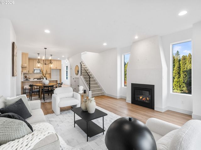 8206 Sw 46th Ave, Portland, OR 97219