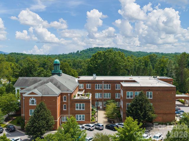4 Vanderbilt Park Drive, Asheville, NC 28803