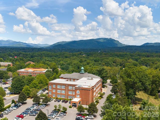4 Vanderbilt Park Drive, Asheville, NC 28803