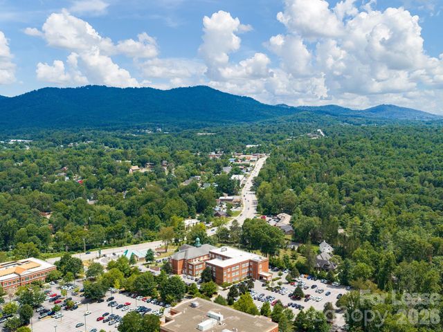4 Vanderbilt Park Drive, Asheville, NC 28803
