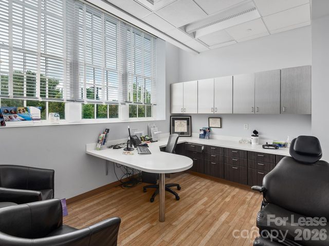 4 Vanderbilt Park Drive, Asheville, NC 28803