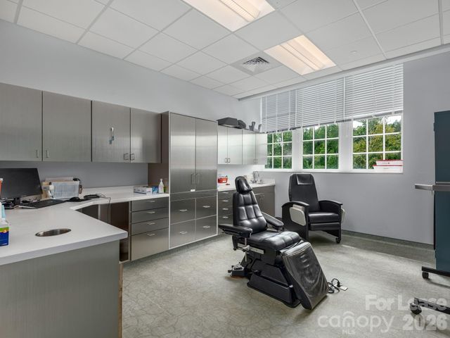 4 Vanderbilt Park Drive, Asheville, NC 28803