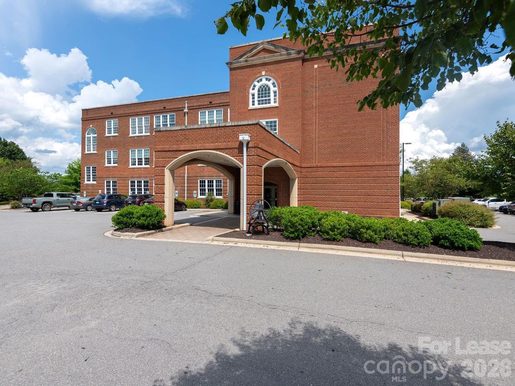 4 Vanderbilt Park Drive, Asheville, NC 28803