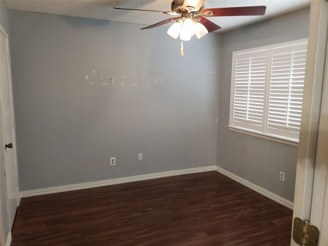 662 Prairie Dell Street, Lewisville, TX 75067