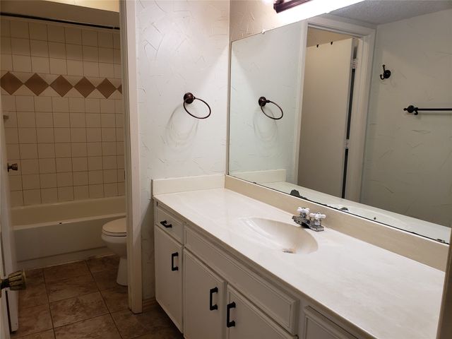 662 Prairie Dell Street, Lewisville, TX 75067