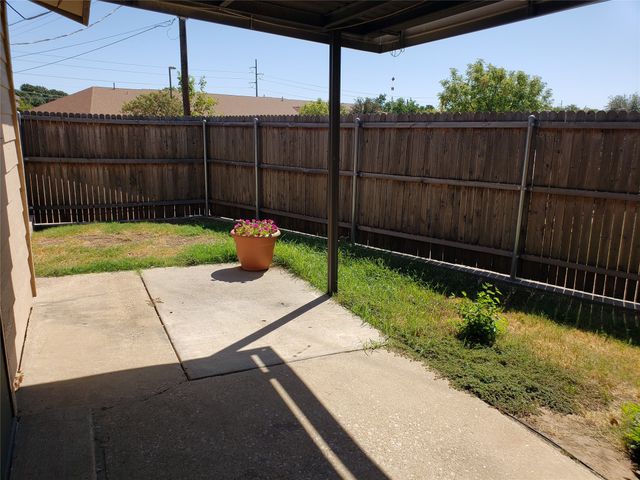 662 Prairie Dell Street, Lewisville, TX 75067