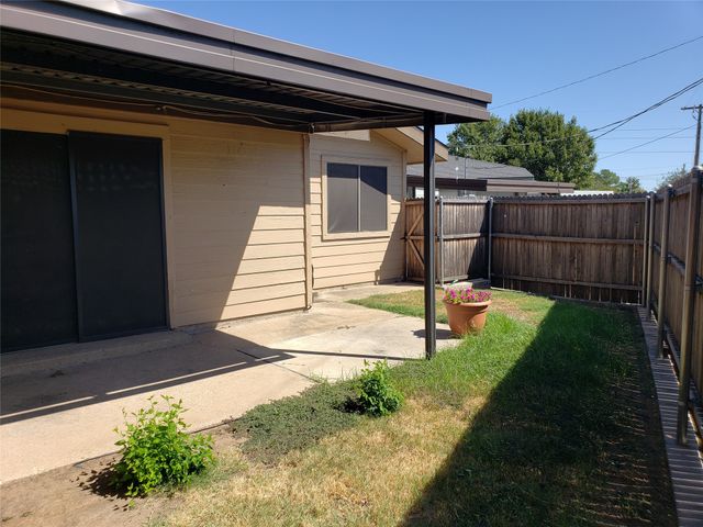 662 Prairie Dell Street, Lewisville, TX 75067