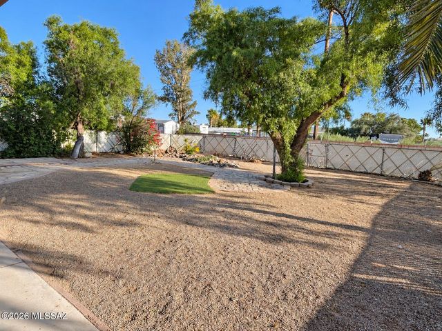 1701 W Root Lane, Tucson, AZ 85705