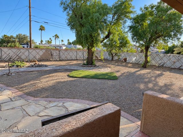 1701 W Root Lane, Tucson, AZ 85705