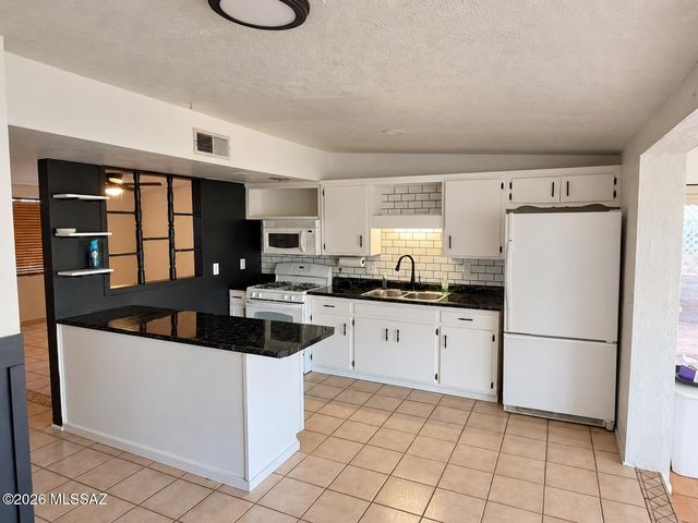 1701 W Root Lane, Tucson, AZ 85705