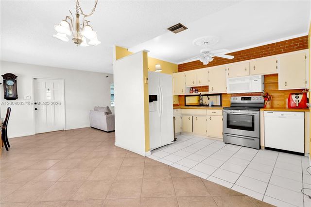 1570 NE 15th St, Homestead, FL 33033