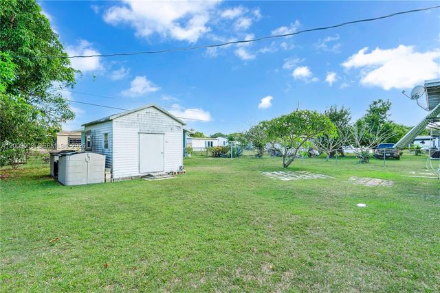 1570 NE 15th St, Homestead, FL 33033
