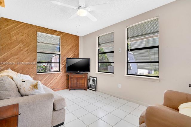 1570 NE 15th St, Homestead, FL 33033