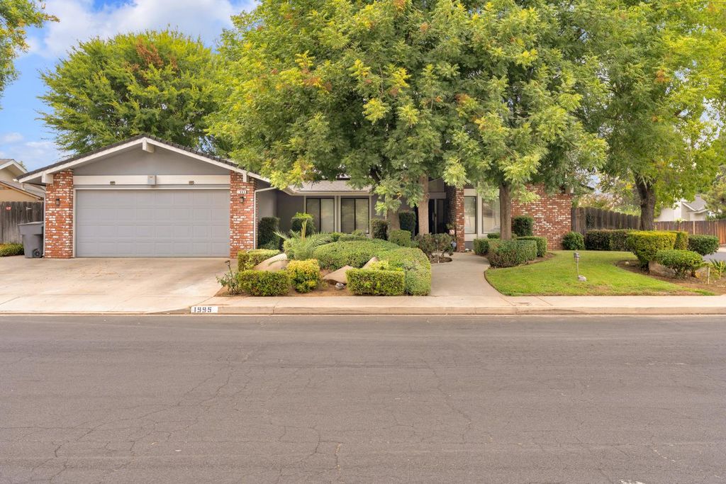 Image 1 of property listing at 1995 Vartikian Avenue, Clovis, CA 93611
