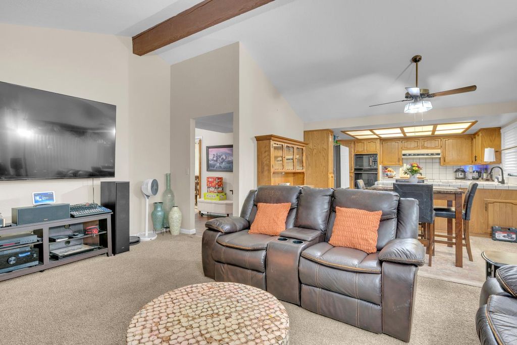 Image 11 of property listing at 1995 Vartikian Avenue, Clovis, CA 93611