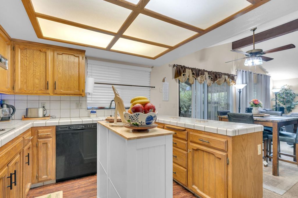 Image 14 of property listing at 1995 Vartikian Avenue, Clovis, CA 93611