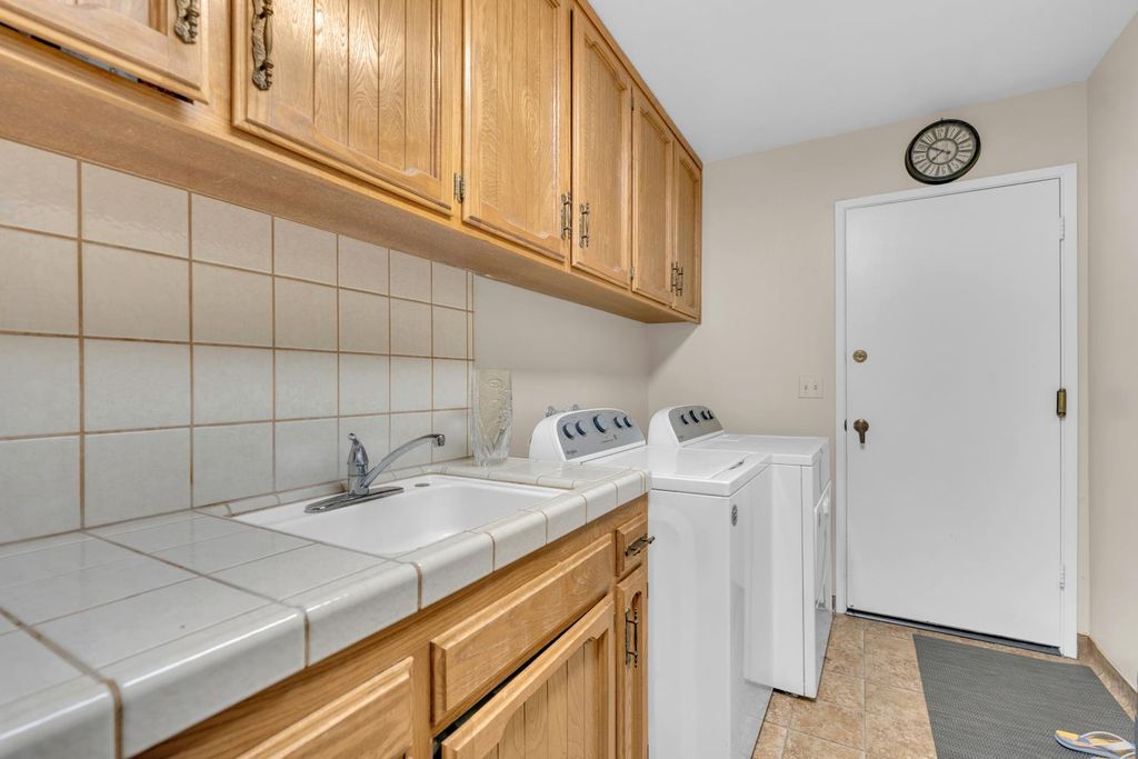 Image 22 of property listing at 1995 Vartikian Avenue, Clovis, CA 93611