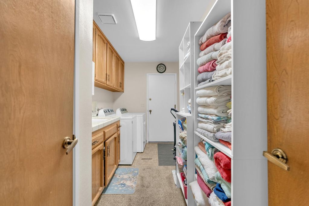 Image 23 of property listing at 1995 Vartikian Avenue, Clovis, CA 93611