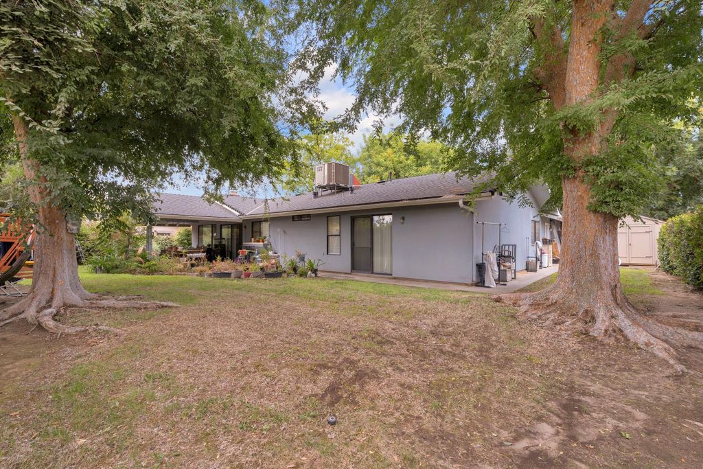 Image 24 of property listing at 1995 Vartikian Avenue, Clovis, CA 93611