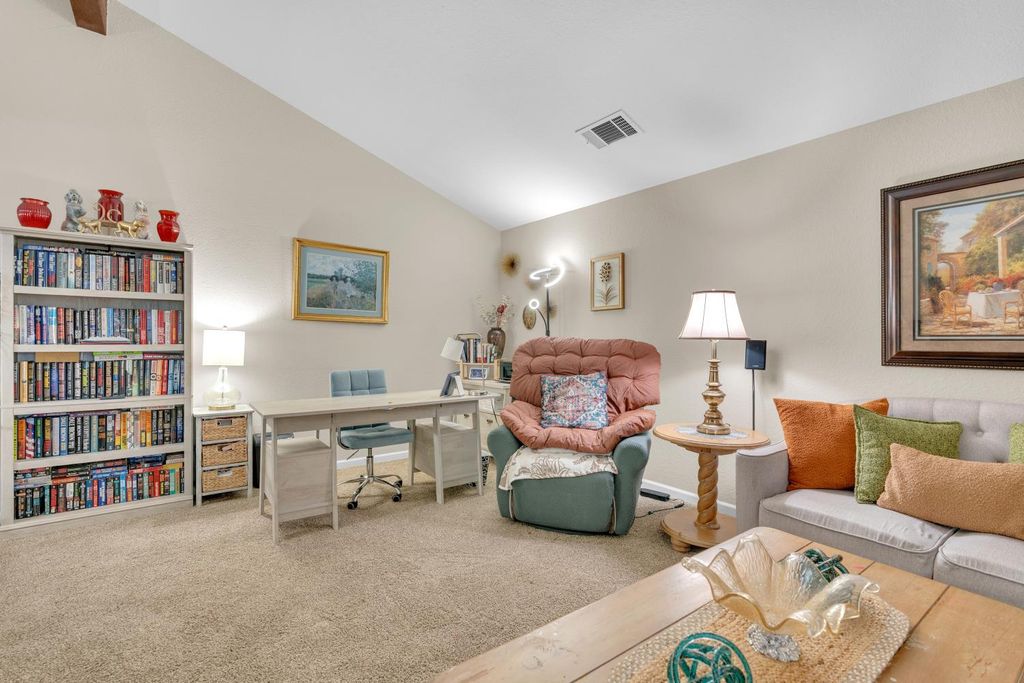 Image 6 of property listing at 1995 Vartikian Avenue, Clovis, CA 93611