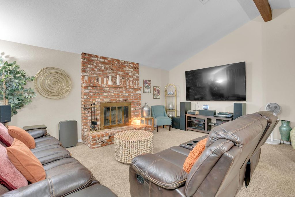 Image 9 of property listing at 1995 Vartikian Avenue, Clovis, CA 93611