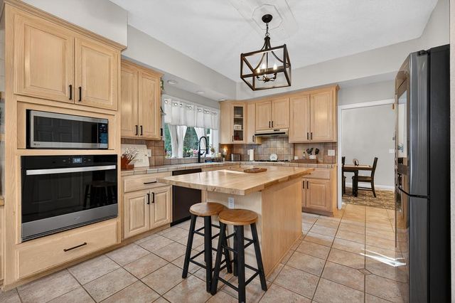 4381 Lakeridge Dr, Pollock Pines, CA 95726