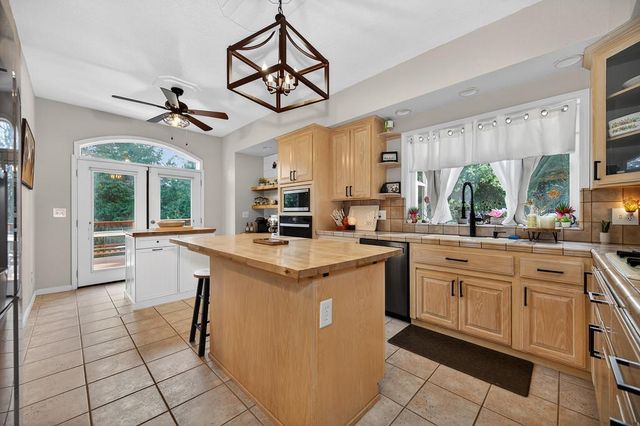 4381 Lakeridge Dr, Pollock Pines, CA 95726