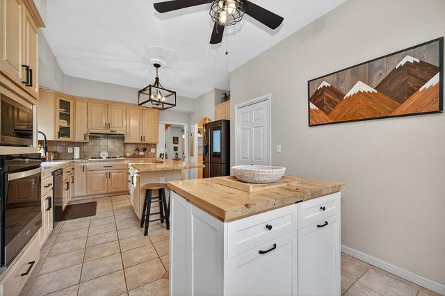 4381 Lakeridge Dr, Pollock Pines, CA 95726