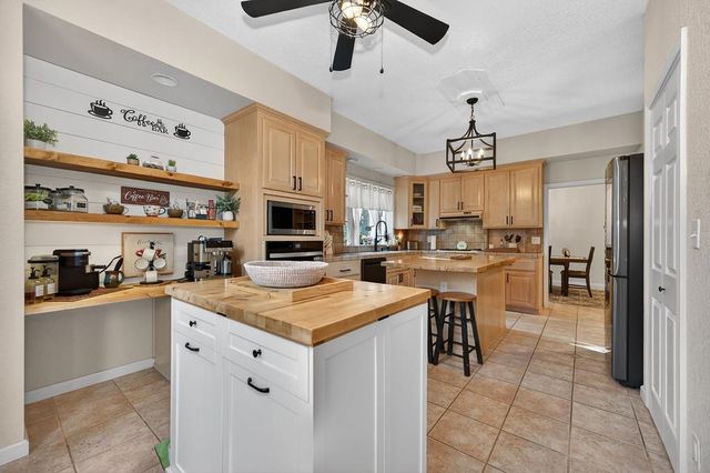 4381 Lakeridge Dr, Pollock Pines, CA 95726