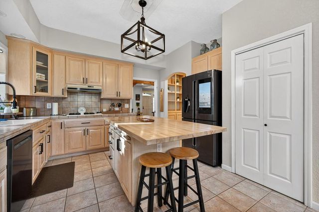 4381 Lakeridge Dr, Pollock Pines, CA 95726