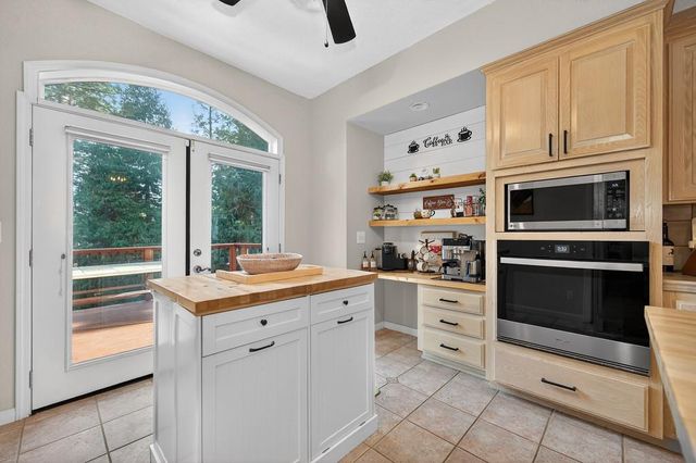 4381 Lakeridge Dr, Pollock Pines, CA 95726