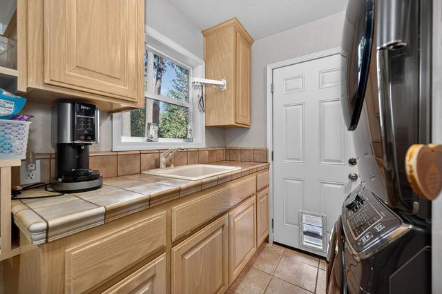 4381 Lakeridge Dr, Pollock Pines, CA 95726