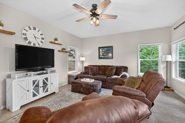 4381 Lakeridge Dr, Pollock Pines, CA 95726