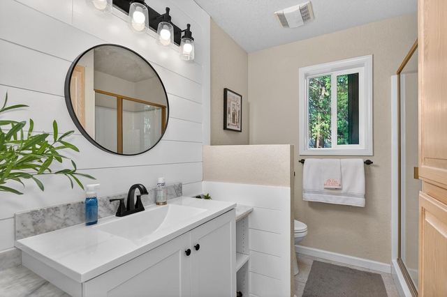 4381 Lakeridge Dr, Pollock Pines, CA 95726