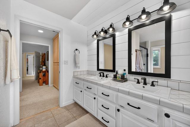 4381 Lakeridge Dr, Pollock Pines, CA 95726