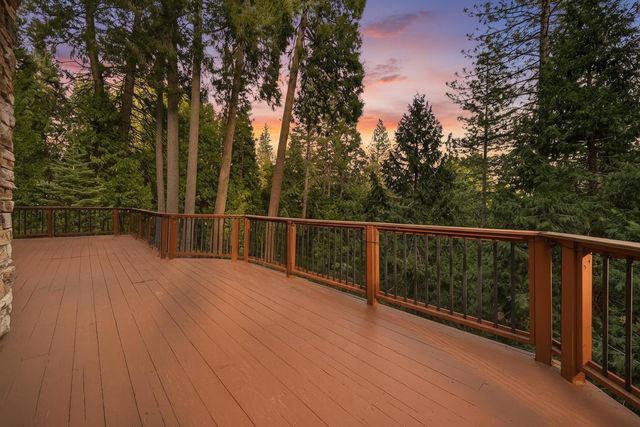 4381 Lakeridge Dr, Pollock Pines, CA 95726