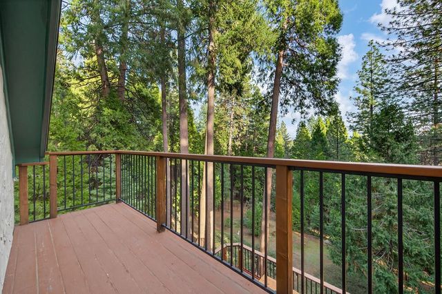 4381 Lakeridge Dr, Pollock Pines, CA 95726